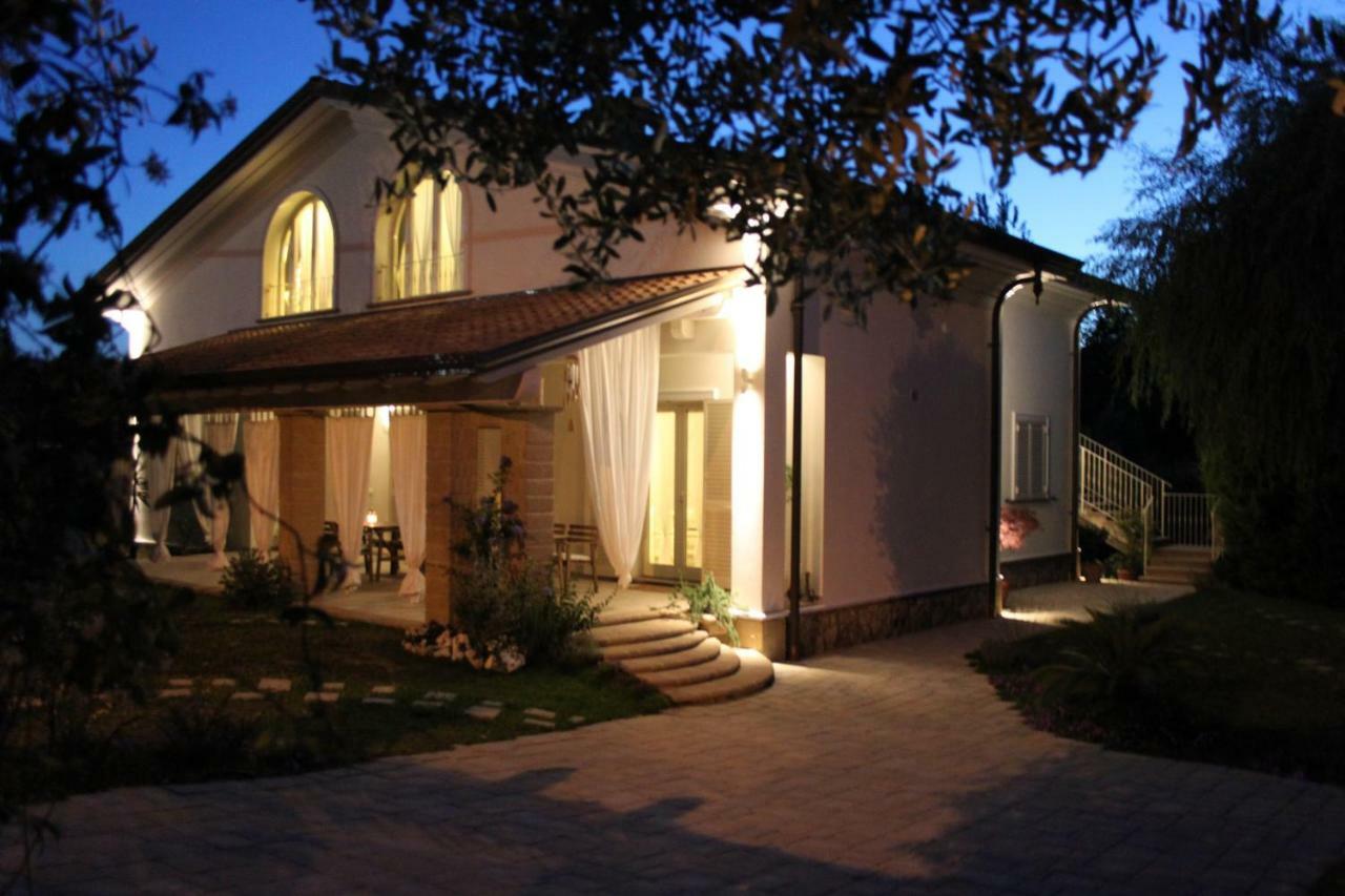 I Salici Villa Marina di Massa Buitenkant foto